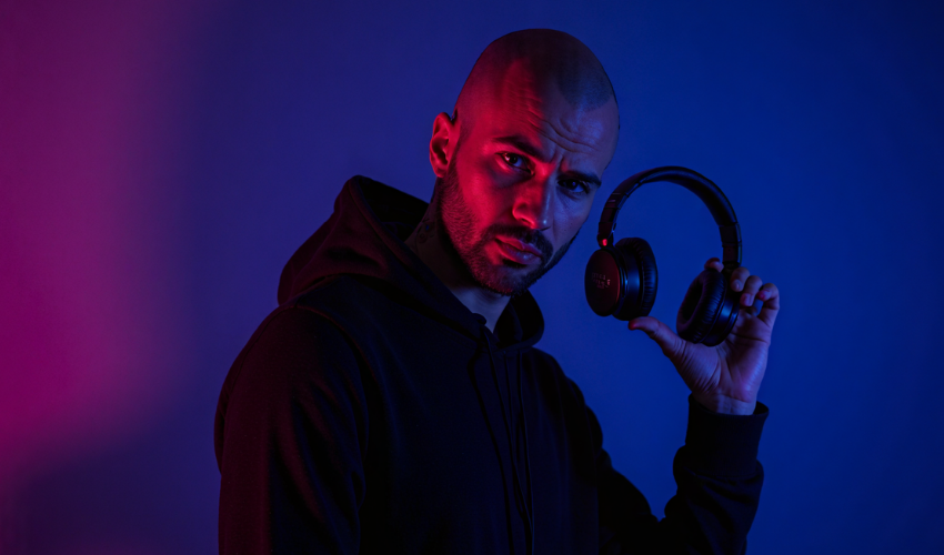 DJ BEN ANN behind the decks at Sala Apolo